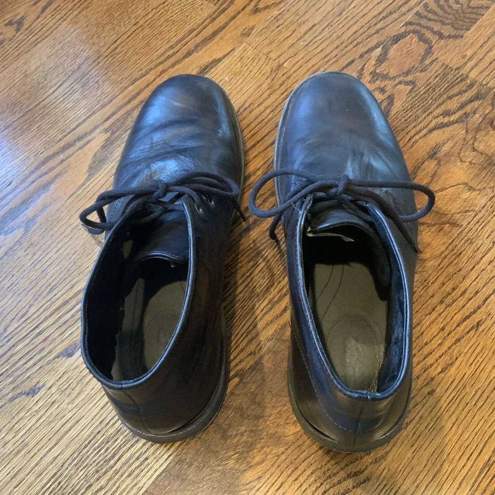 UGG Leighton Mens Size 11 Black Crinkled‎ Leather Chukka Ankle Boots Shoes